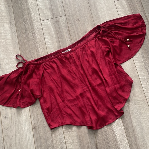 Red Off Shoulder Crop ♥️ - Picture 3 of 6